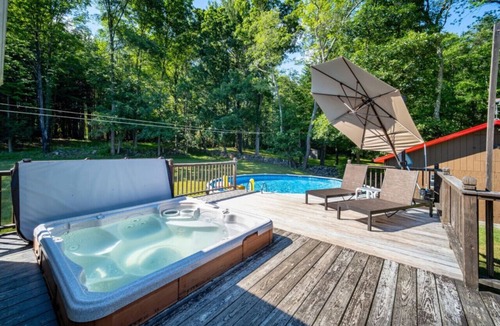 Kerhonkson Cabin | Chic Catskills Retreat, Pool & Bar Hall Included!