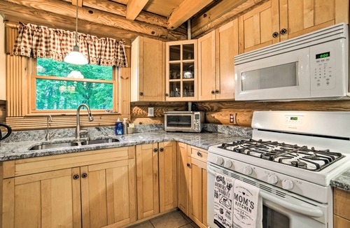 Jackson Cabin | Classy Home w/Hot Tub: 2 Mi to Lake Access!