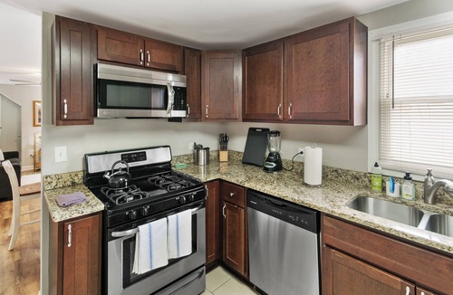 Libertyville Apartment | Clean Newly Remodeled 2 Bedroom Apartment