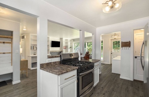 Battle Creek House | Clean, Quiet, Professional + Safe 3BR 1 Bath House