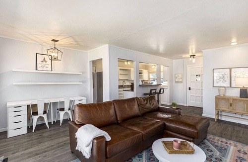 Battle Creek House | Clean, Quiet, Professional + Safe 3BR 1 Bath House