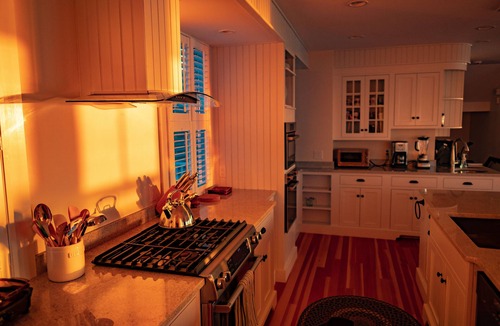 Plymouth House | Cliff House - Oceanfront Year-Round Romantic Getaway w/Hot Tub