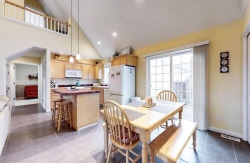 Four Sisters House | Coastal Getaway, 1 block from the beach Pet Friendly