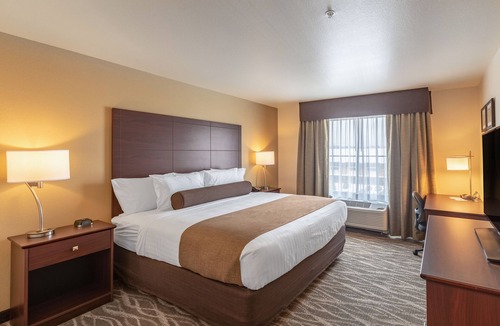 Janesville Hotel | Cobblestone Hotel and Suites Janesville