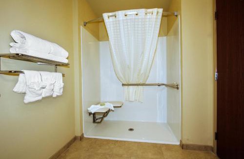 Avoca Hotel | Cobblestone Inn & Suites - Avoca