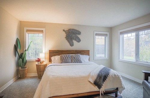 Galloway House | Colonial Hideaway Main Level Private Bedroom