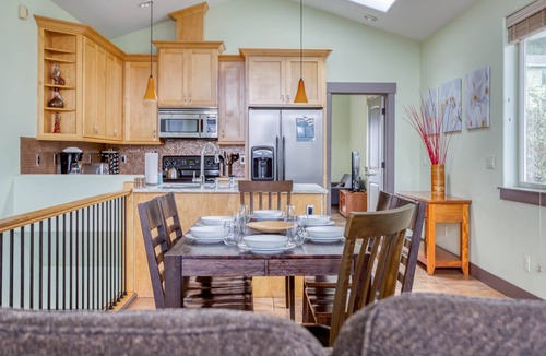 Nelscott House | Come Enjoy A Coastal Dream in this Oceanview Duplex