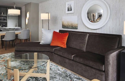 Streeterville House | Comfort & Convenience, 4 Relaxing Units, Outdoor Swimming Pool, Parking
