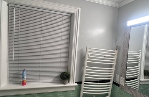 Halfway Apartment | Comfy 2 bedroom apartment with Shared entrancea and Kitchen.