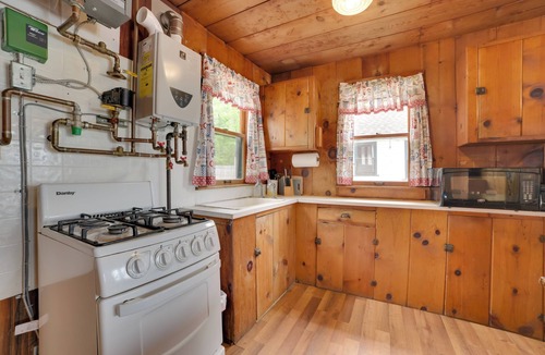 Cedarville Cabin | Complimentary Boat Rentals! Lake Huron Cabin