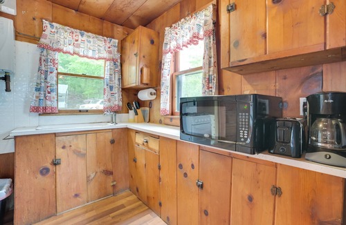 Cedarville Cabin | Complimentary Boat Rentals! Lake Huron Cabin