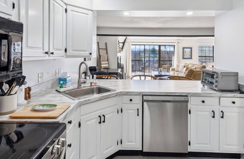 West Hartford Condo | Condo with Fireplace, Sugar Hill