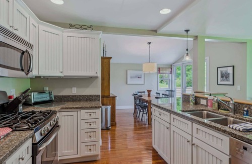 West Hartford Condo | Condo with Pool, Newton Village, Pet-Friendly