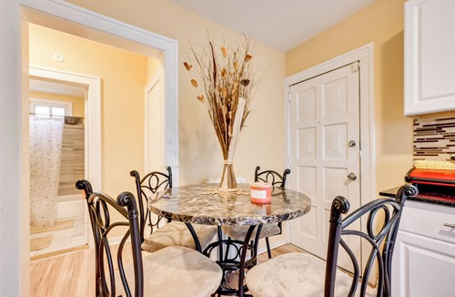 Hartford Condo | Convenient Hartford Condo < 2 Mi to Dtwn!