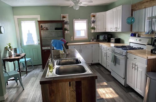 Ashtabula House | Cool 4-bedroom house with AC in charming Ashtabula