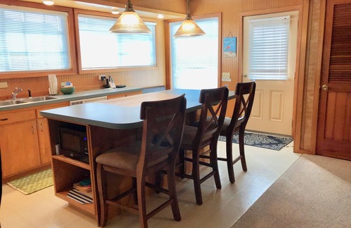 Tolovana Park House | Cottage Inn-Cozy Home away from home-Close to Beach-Coastal Escape