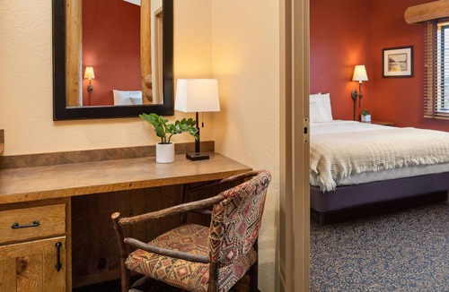 Rothschild Hotel | Cottage Suite With Full Kitchen, Access to Pool, Hot Tub, and Gym