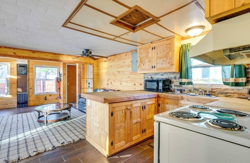 Lake Cottage | Cottage w/Deck & Bluff Lake Views: Walk to Beach!