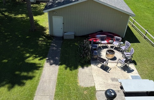Central Lake Cottage | Cottage with deeded access to the beautiful Torch Lake