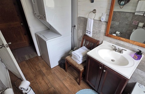 Pine Level Other | Country Charm Cottage - 2br Wifi close to interstate!