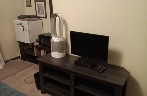 Lansing House | Cozy 1-bedroom with Hot Tub