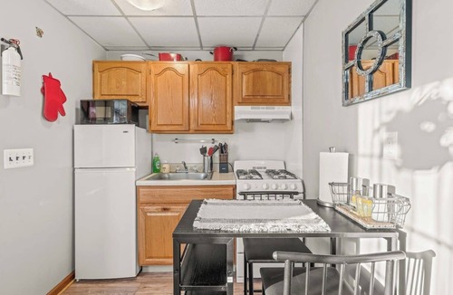 Swarthmore Apartment | Cozy 1B/1B Cottage in Town Center Swarthmore w/Doorstep Parking!