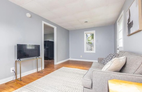 West Des Moines Apartment | Cozy 1BR Home W Free Parking in Valley Junction