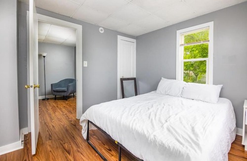 West Des Moines Apartment | Cozy 1BR Home W Free Parking in Valley Junction
