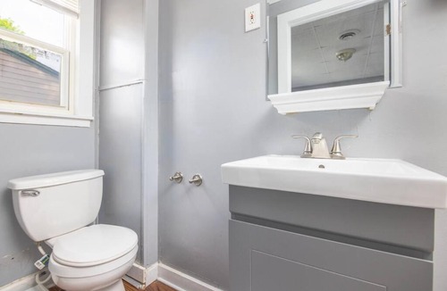 West Des Moines Apartment | Cozy 1BR Home W Free Parking in Valley Junction