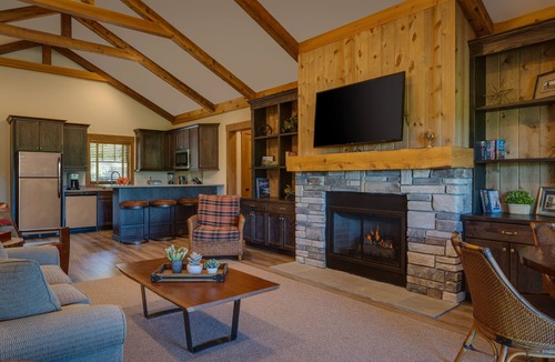 Harbor Springs Cottage | Cozy 2 Bedroom-2 Bath Cottage Near Ski Resorts! Stay at True North Golf Club