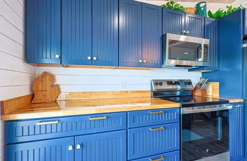 Hart House | Cozy 2-bedroom house in charming Hart with AC