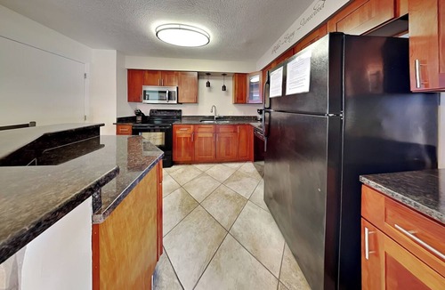 Put-in-Bay Condo | Cozy 2 BR Pool View Condo - C 1