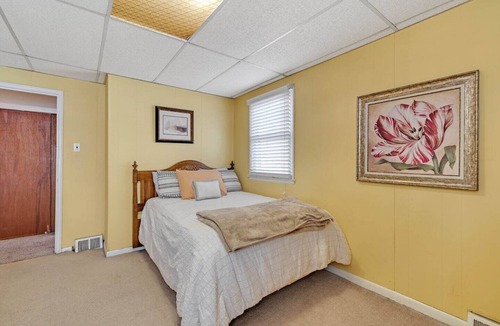 Swarthmorewood House | Cozy 2B/1B by Swarthmore w Driveway!