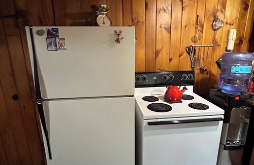 West Wardsboro Cabin | Cozy 4-bedroom cabin. 5 Miles to Mount Snow and 8 miles to Stratton Sun Bowl.