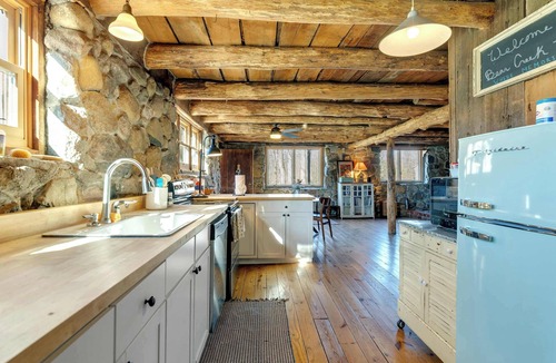 Allegan House | Cozy Allegan Barn with Hot Tub and Sauna
