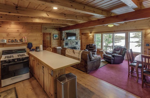 Cushing Cabin | Cozy Cabin at Fish Trap Lake