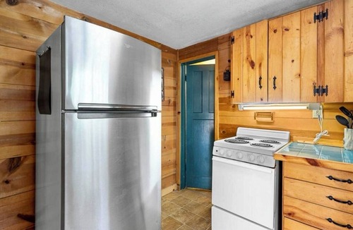 Rhododendron Cabin | Cozy Cabin near Mt Hood with Hot Tub