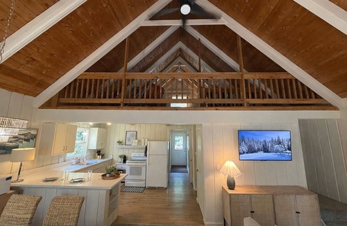 Harbor Springs Ski Chalet | Cozy Chalet Getaway Near The Highlands - Sleeps 8