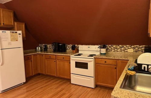 McHenry Cabin | Cozy Cottage by the Slopes - Theater Room - Pool - Game Rm - Fire Pit - Hot Tub