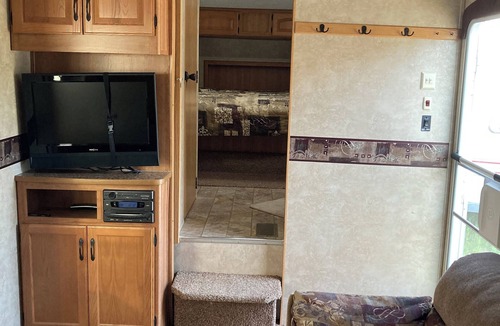 Interlochen RV Rental | Cozy fifth wheel located on a private campground in Interlochen.