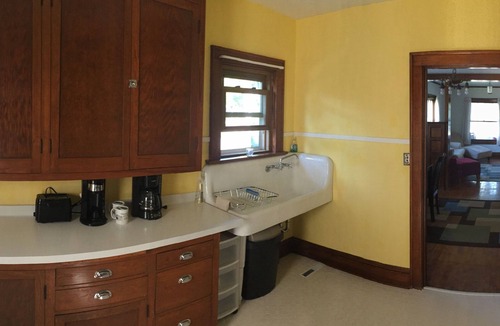 Wisconsin Rapids House | Cozy home with large porch near downtown riverfront, dining and entertainment