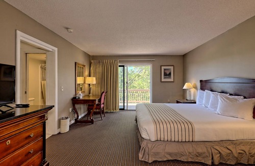 Clayton Hotel | Cozy King Room in Clayton with Mountain Views and Resort Access