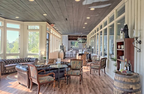 Clayton Hotel | Cozy King Room in Clayton with Mountain Views and Resort Access