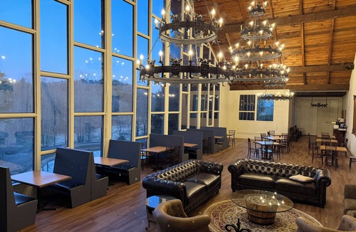 Clayton Hotel | Cozy King Room in Clayton with Mountain Views and Resort Access