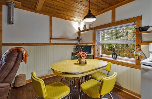 Interlochen Cabin | Cozy Lakefront Cabin Near Interlochen