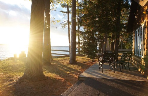 Onaway Cottage | Cozy Lakefront Cottage Getaway on Black Lake