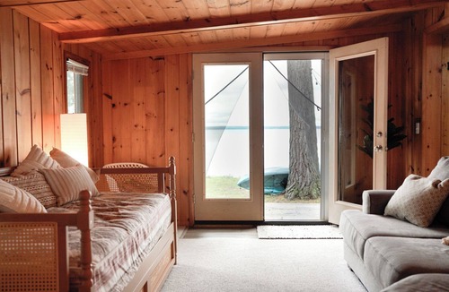 Onaway Cottage | Cozy Lakefront Cottage Getaway on Black Lake