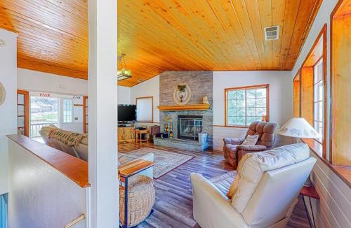 Crestline House | Creekside Cabin