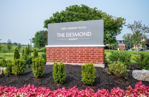 Newtonville Hotel | Crowne Plaza Albany - The Desmond Hotel