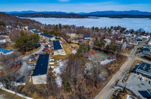 Weirs Beach Apartment | Cute 2 bdrm Condo walking distance to Weirs Beach!